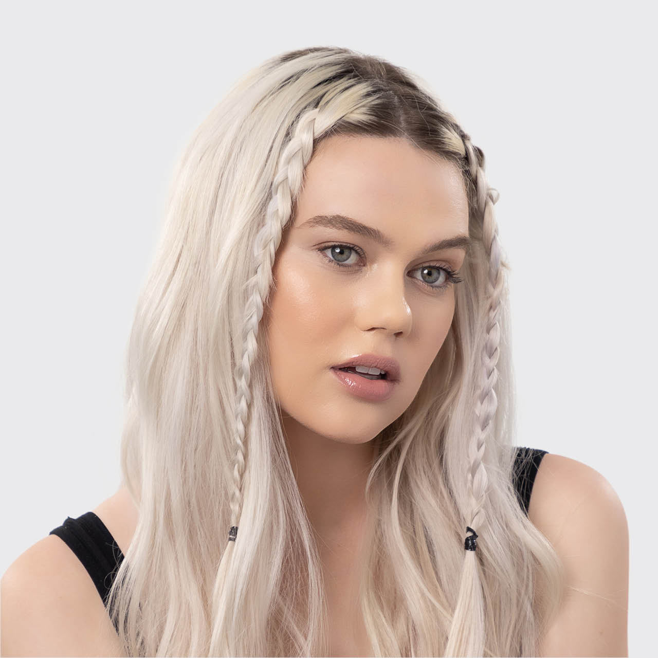 Blondt hår med fletter